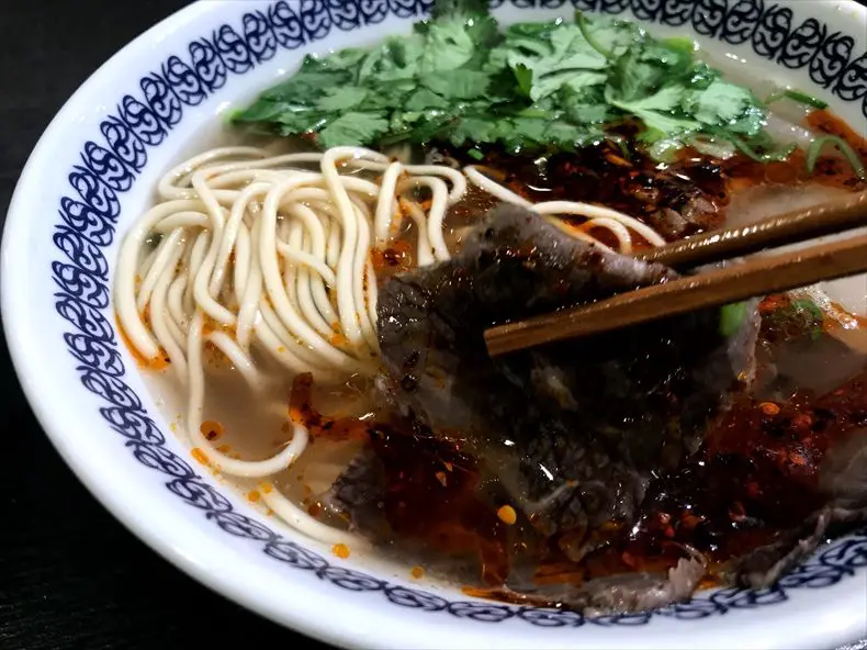 蘭州ラーメン神保町「馬子禄」 こちらは細麺